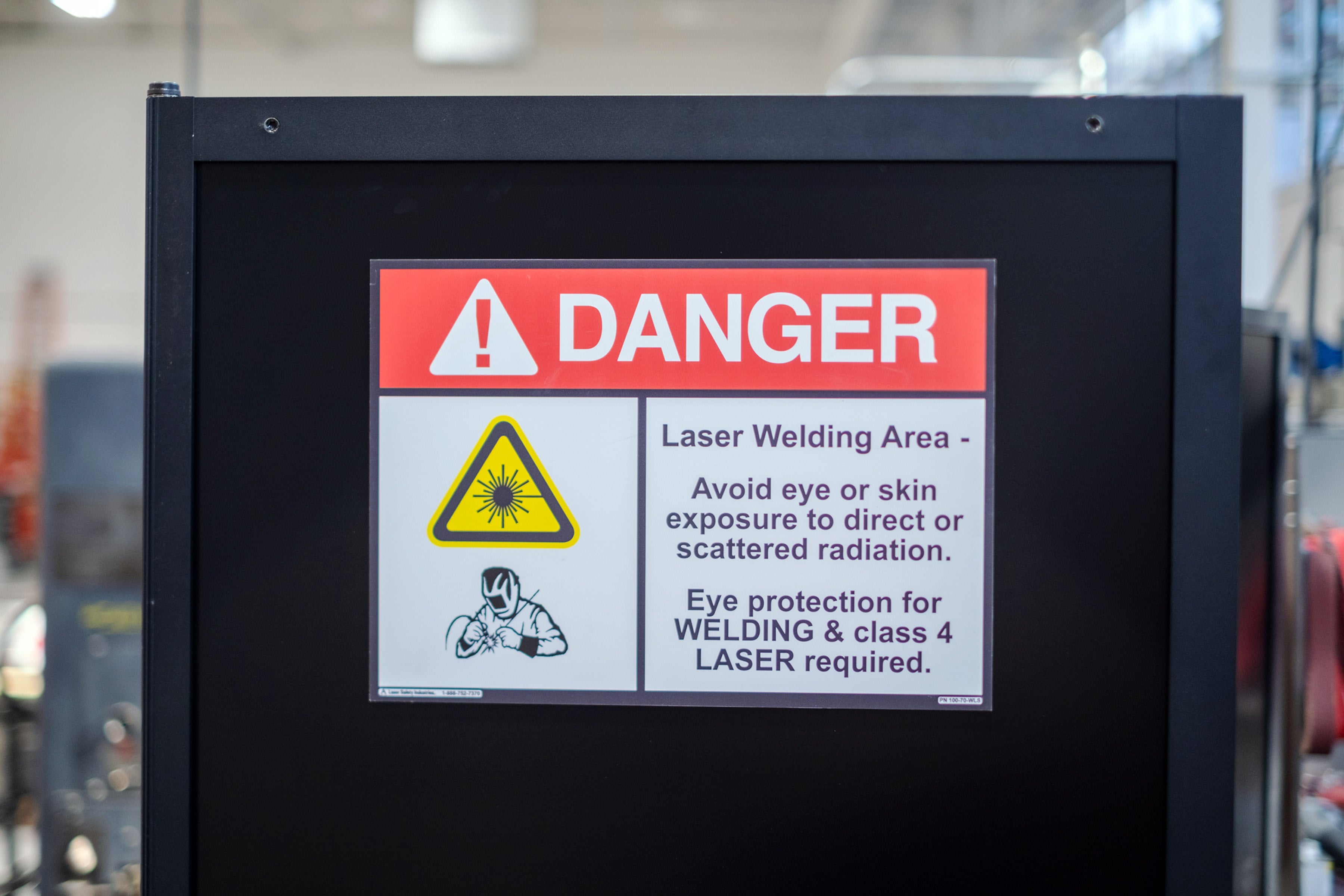 Laser Safety Portable Collapsing Hardwall Barrier