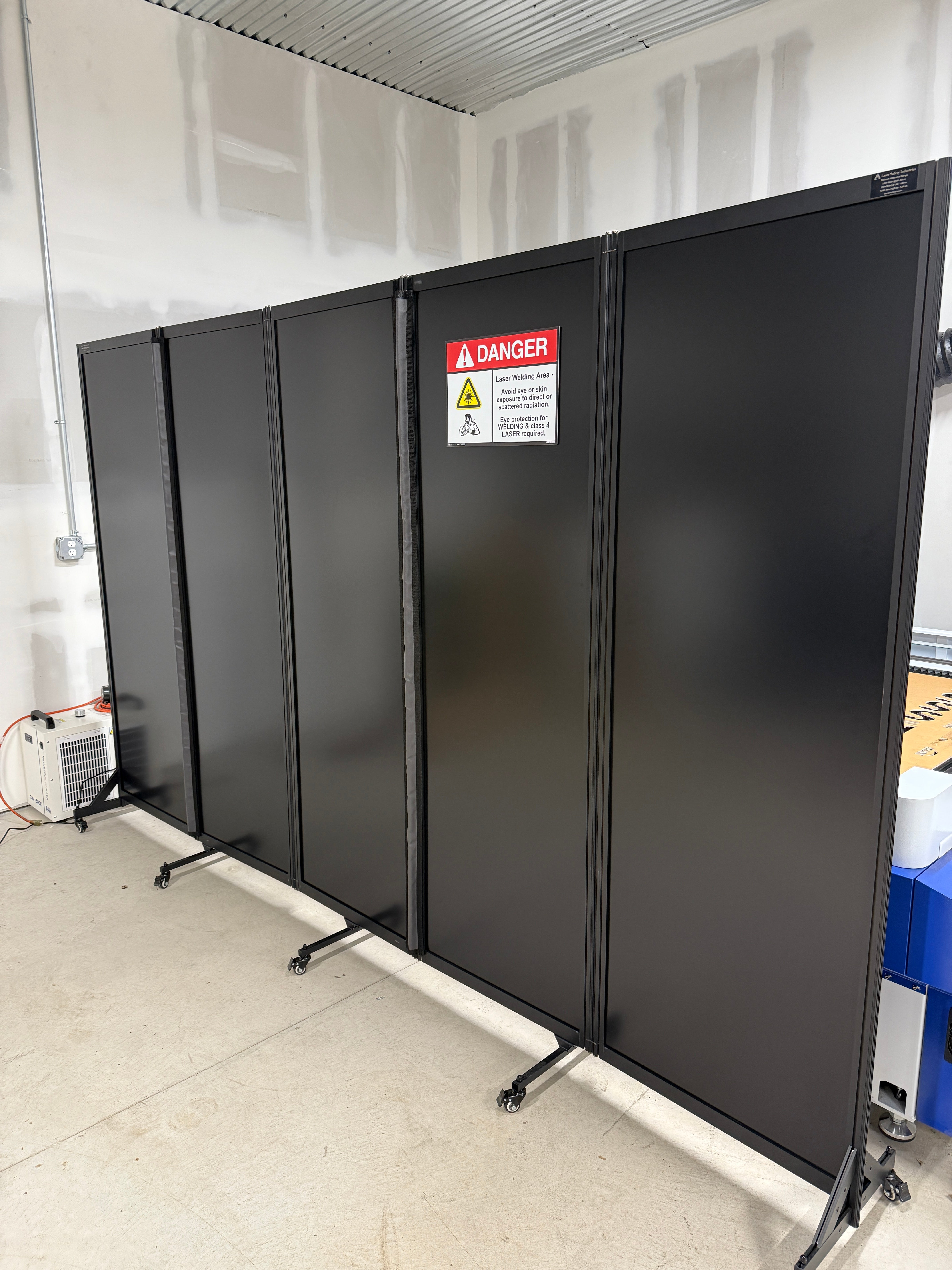 Laser Safety Portable Collapsing Hardwall Barrier