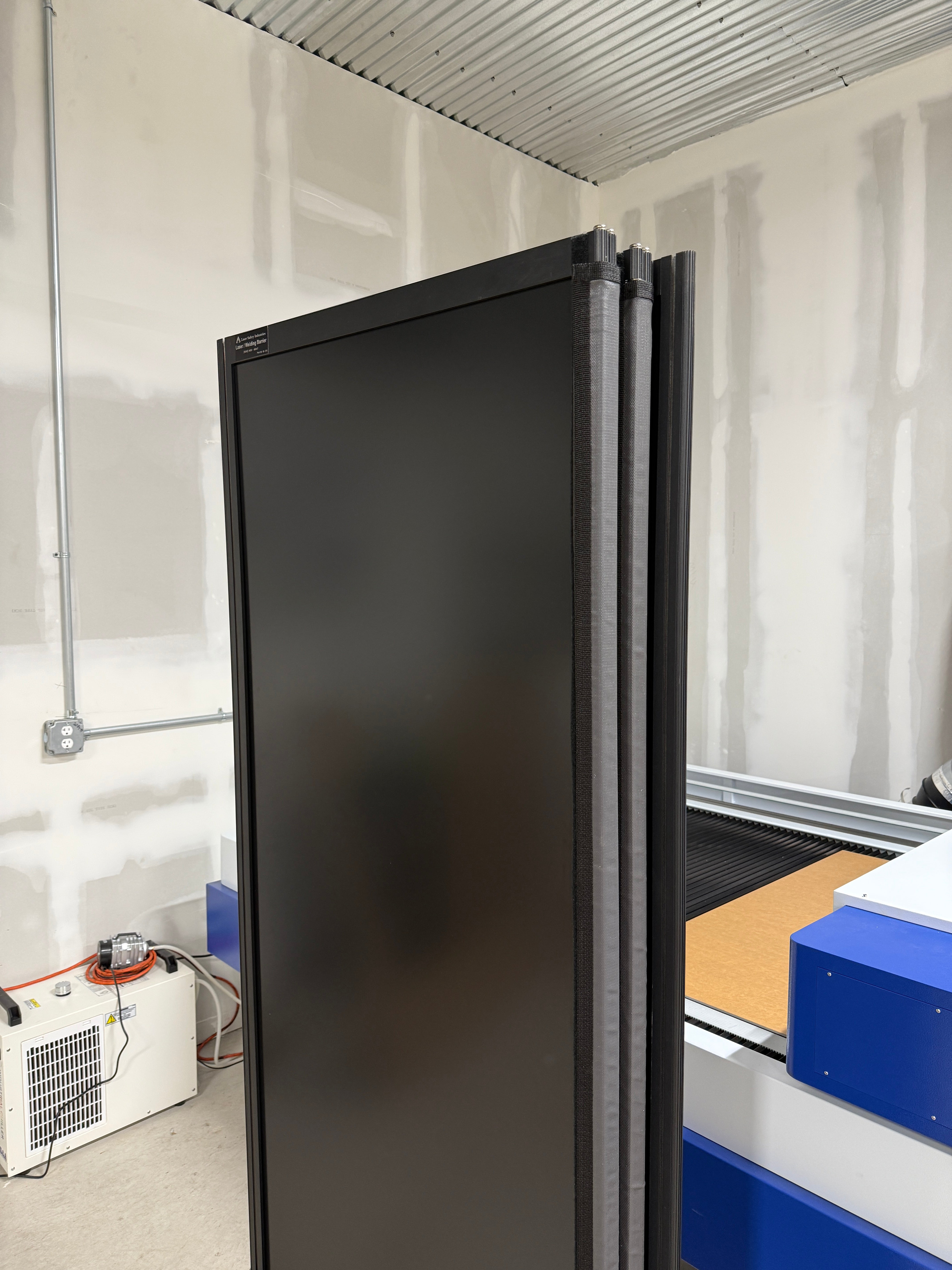 Laser Safety Portable Collapsing Hardwall Barrier